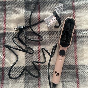 L'ange Pink Hair Tool
Used only once or twice. Like new.